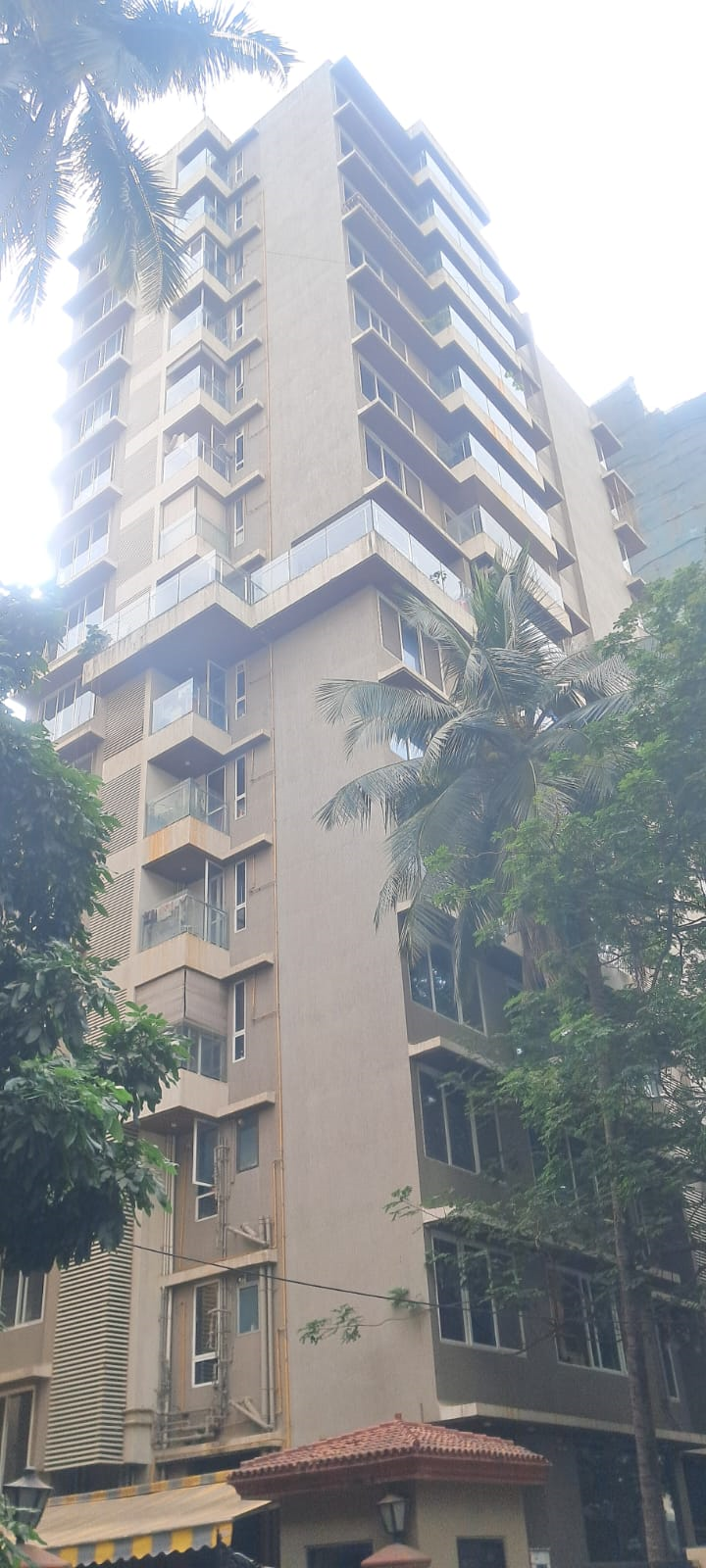 Es - Estrella, Bandra West