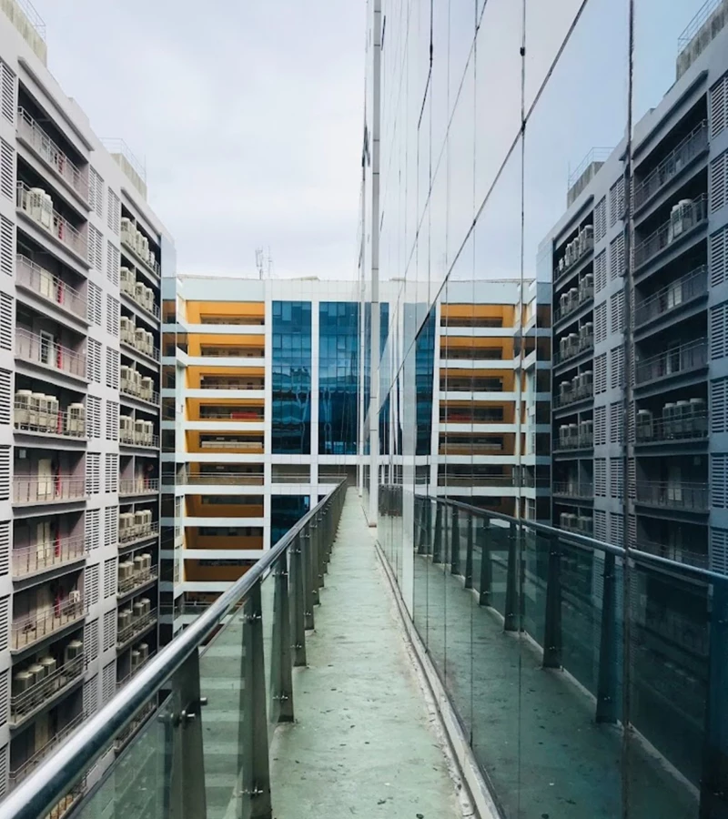 2 - Rupa Solitare, Koparkhairne