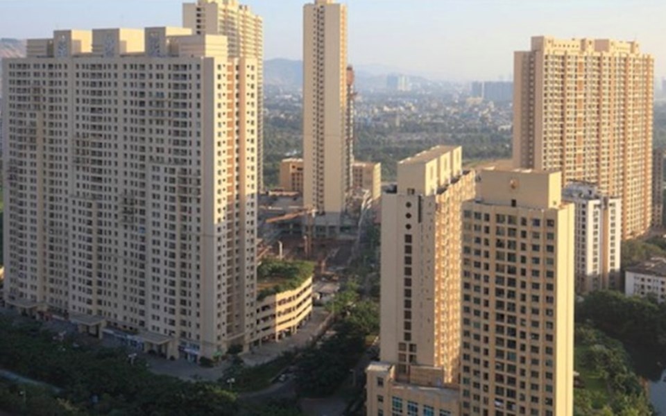 Building - Rustomjee Azziano, Thane West