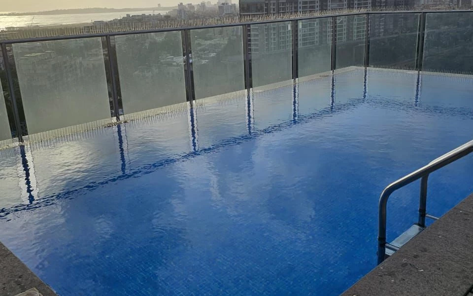 Swimmingpool - Ideal Apartments, Juhu