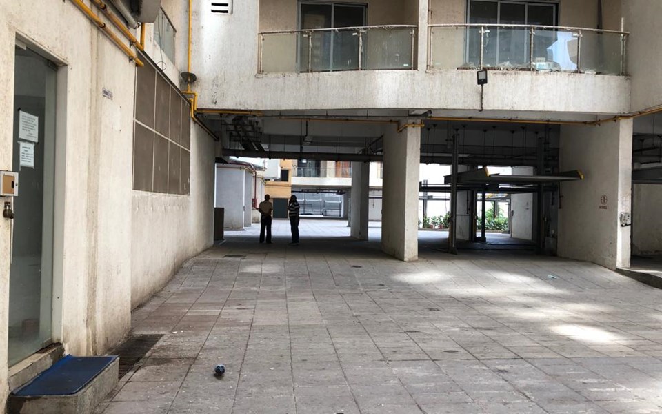 Building - Hdil Metropolis, Andheri West