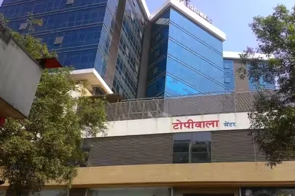 Office for sale in Topiwala Center, Goregaon West