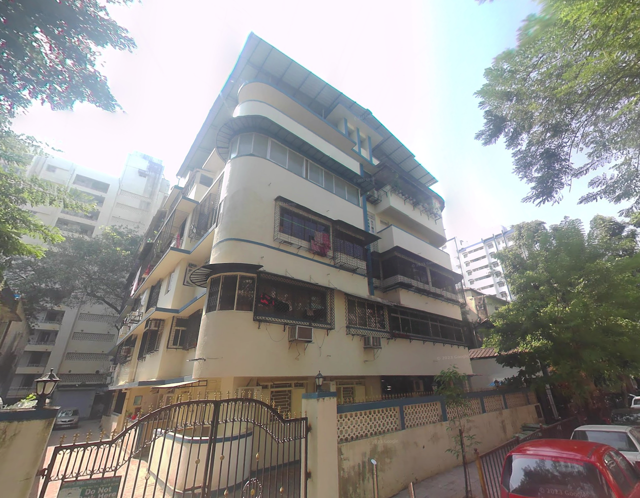 2 BHK Flat for Sale in Colaba - Surat Bahar