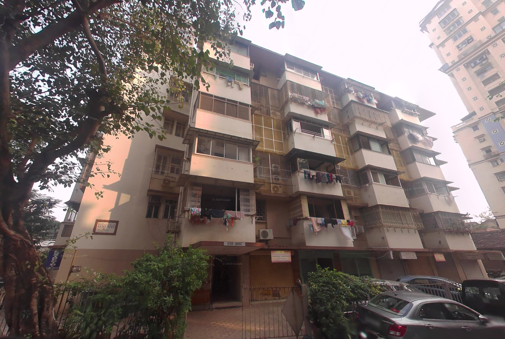 2 BHK Flat for Sale in Grant Road - Ratanabad Co Operative Housing Society
