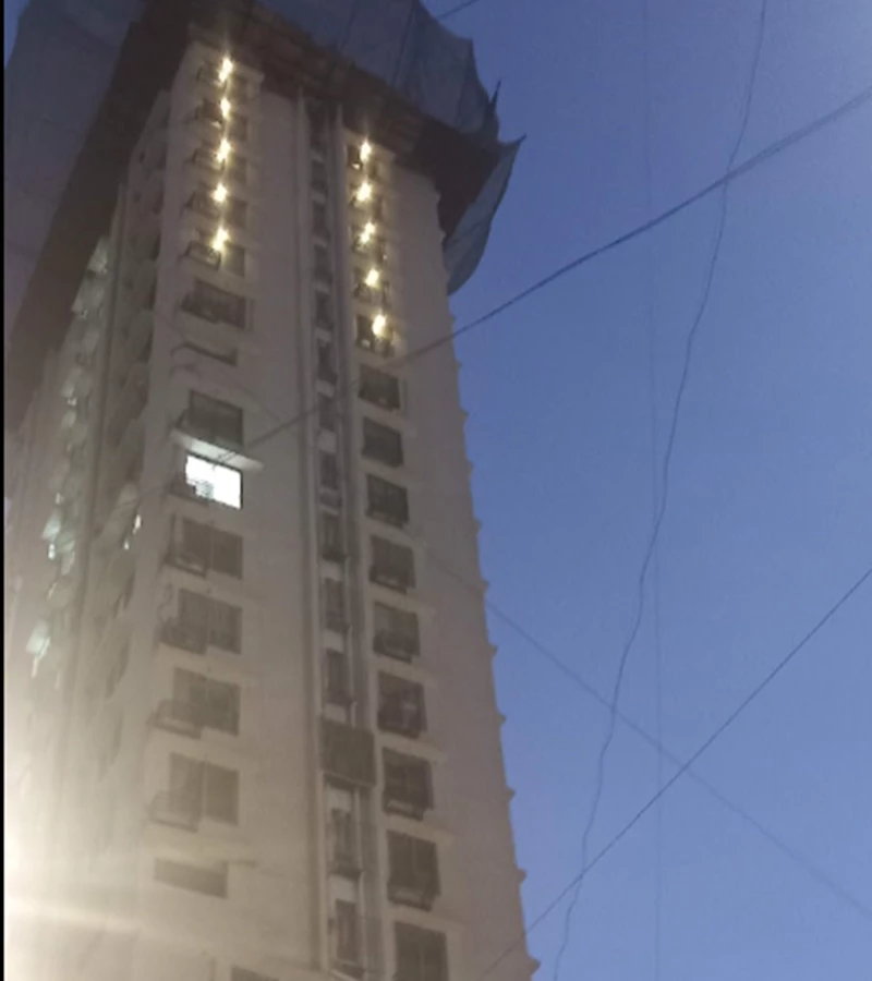 2 - Sea Pearl Building, Girgaon