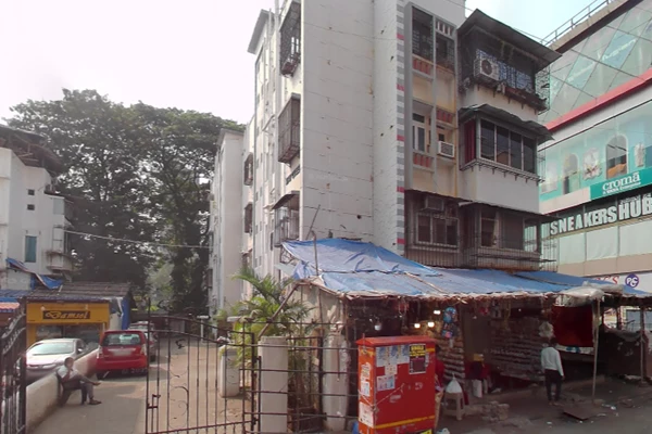 Flat on rent in Mayqueen Building, Khar West