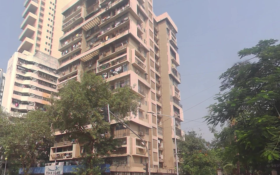 2 - Girnar Building, Tardeo