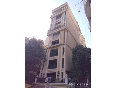 La Vie, Khar West