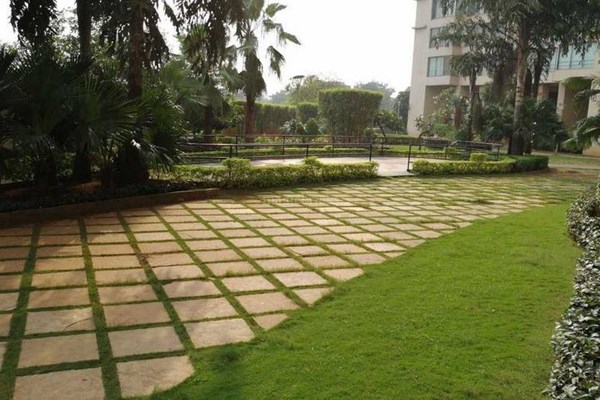 Flat on rent in Oberoi Woods, Goregaon East
