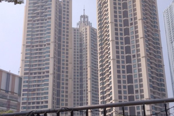Flat for sale in Oberoi Woods, Goregaon East