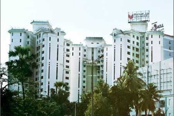 Flat on rent in Raheja Sherwood, Goregaon East