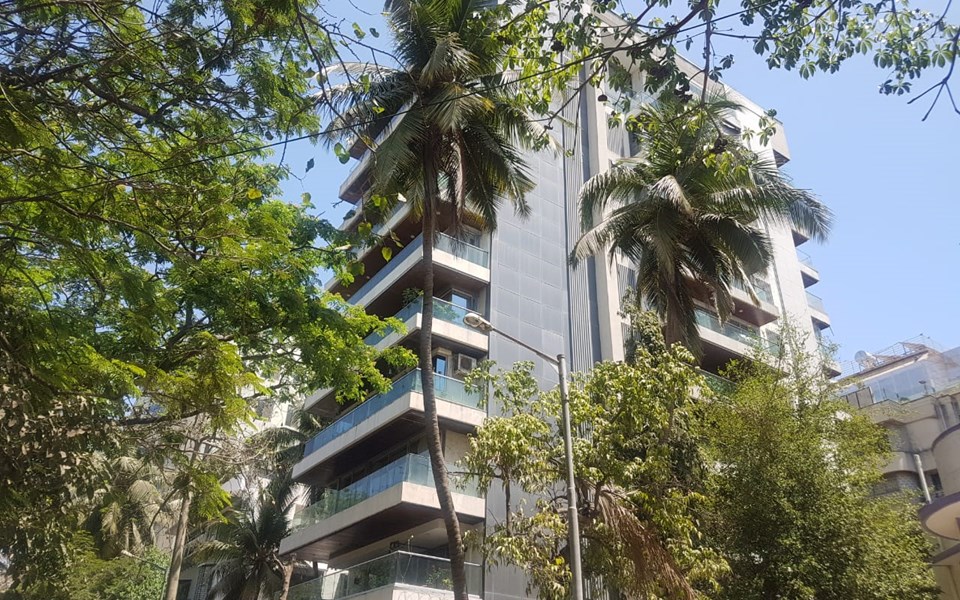 Building - Rustomjee Ciroc, Juhu