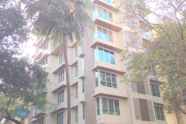 Flat on rent in Supreme Signet, Khar West