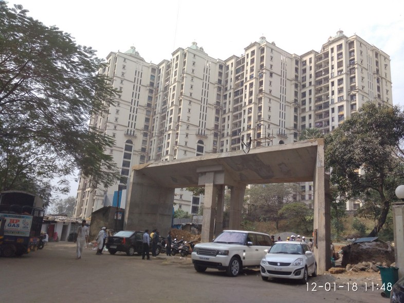 Flat on rent in Lake Pleasant, Powai