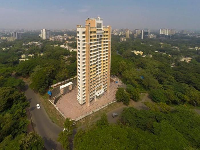 4 BHK Semi Furnished in Sai Srishti , Chembur
