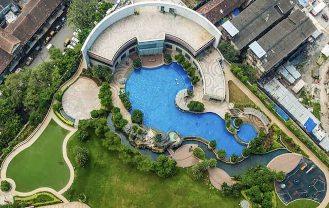 Building3 - Raheja Vivarea, Mahalaxmi