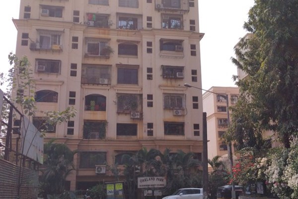 Flat on rent in Oakland Park, Andheri West