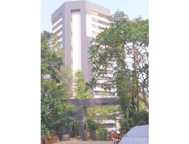 Le Papillon, Bandra West