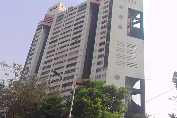 Flat on rent in Great Eastern Royale, Tardeo