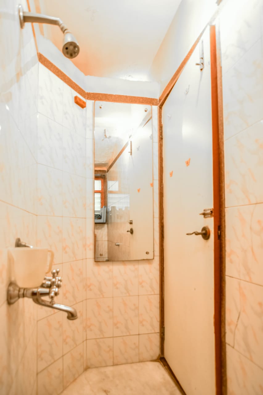 Building - Poornanand Building, Walkeshwar