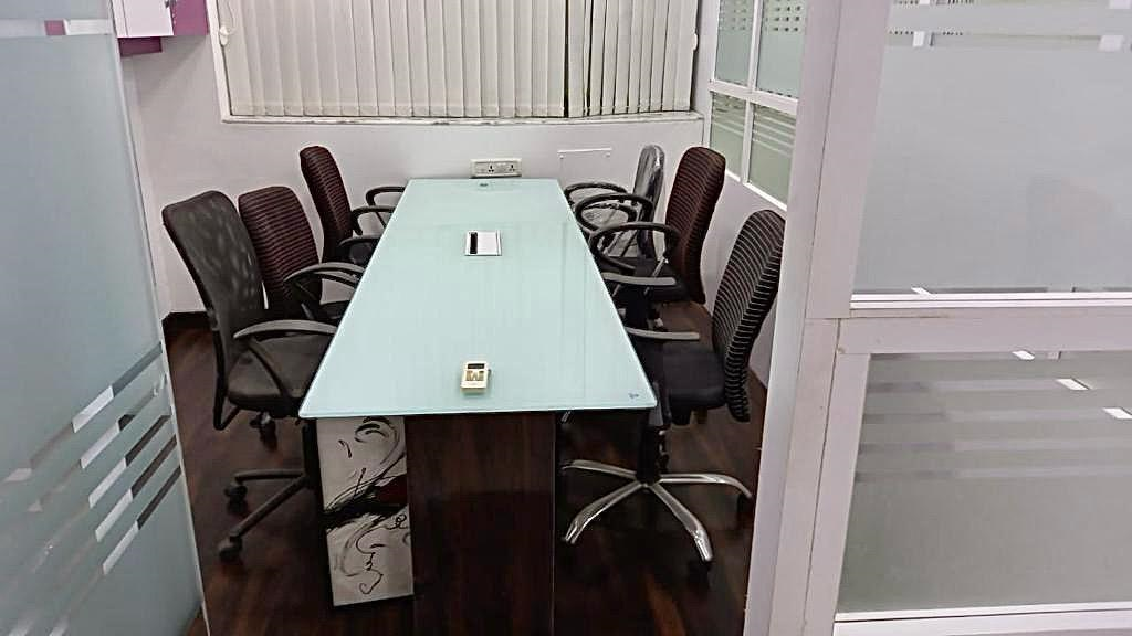 4 - Cosmos Plaza, Andheri West