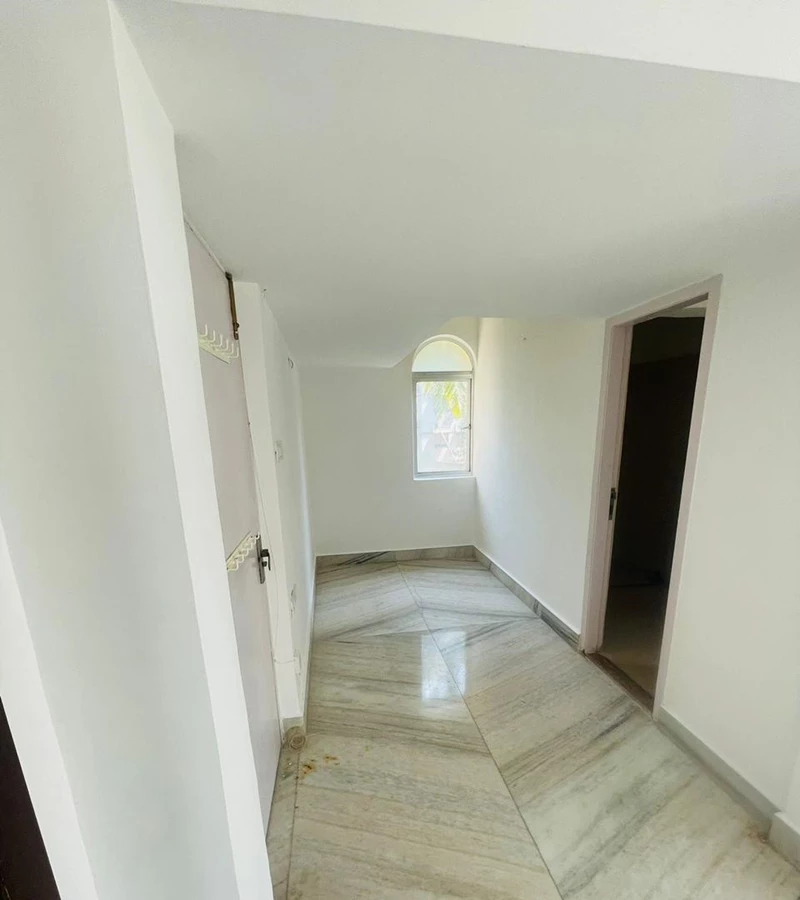 12 - Siddharth Building, Worli