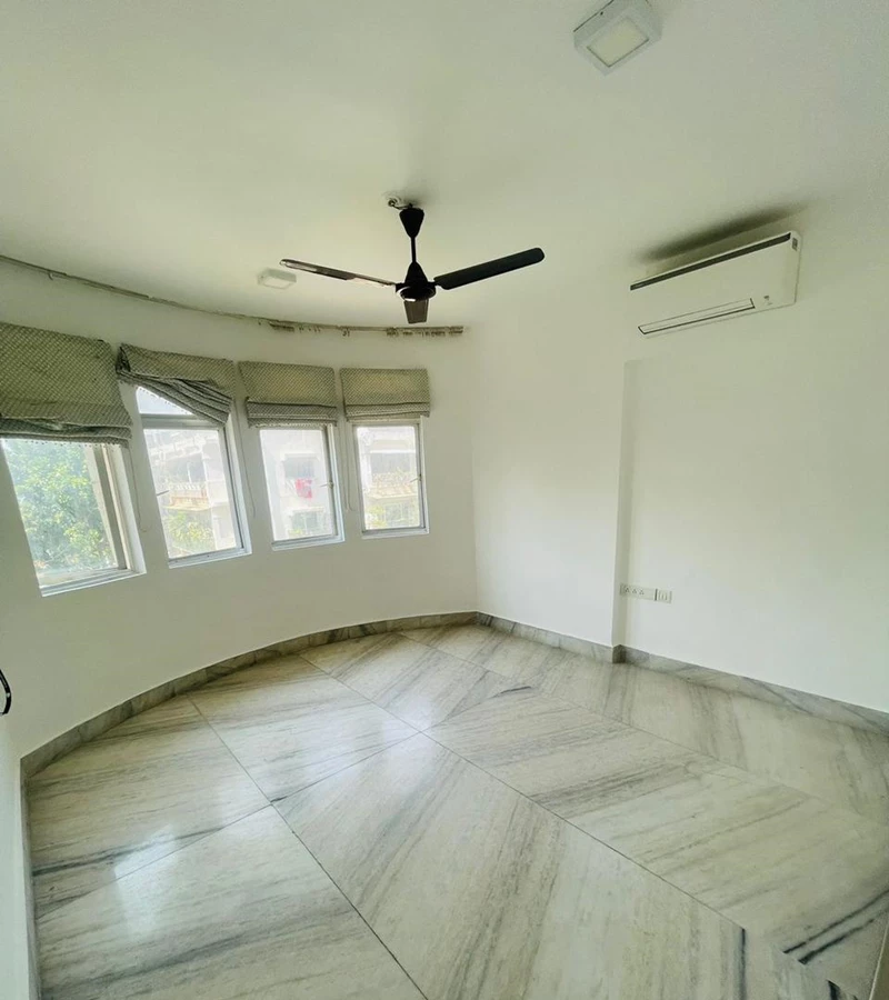 8 - Siddharth Building, Worli