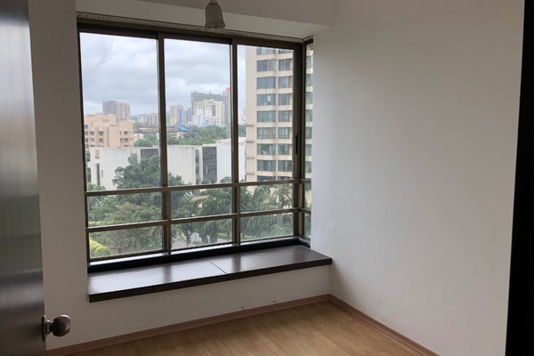 Flat on rent in Oberoi Woods, Goregaon East