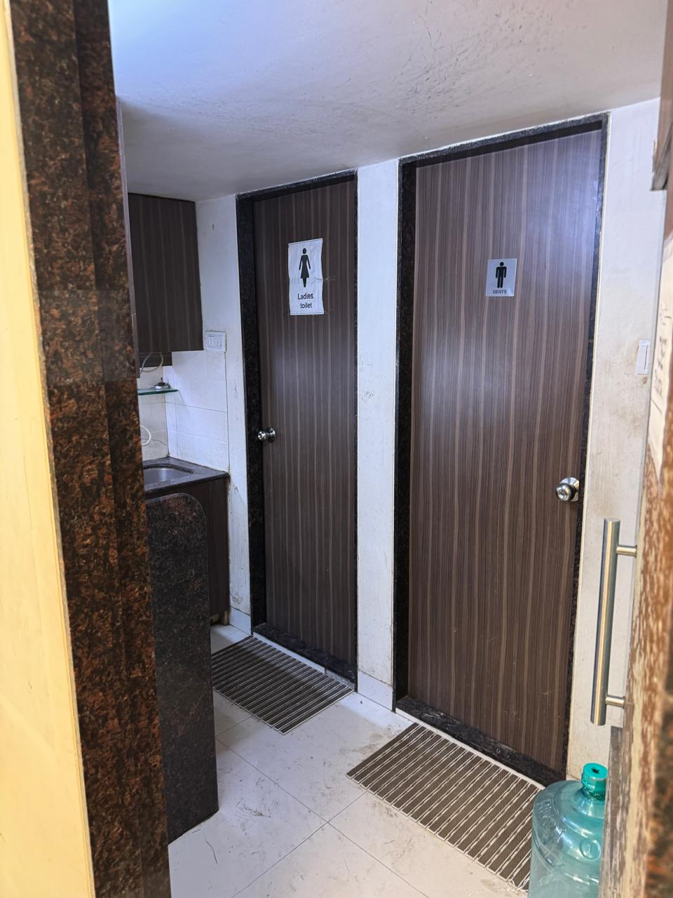 15 - Laxmi Plaza, Andheri West