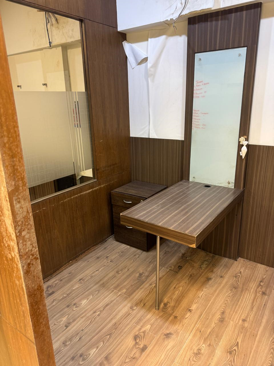 9 - Laxmi Plaza, Andheri West