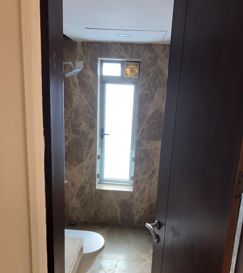 Master Bathroom - Lodha Grandeur, Prabhadevi