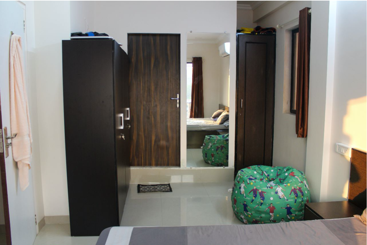 10 - Sadanand Classic, Khar West