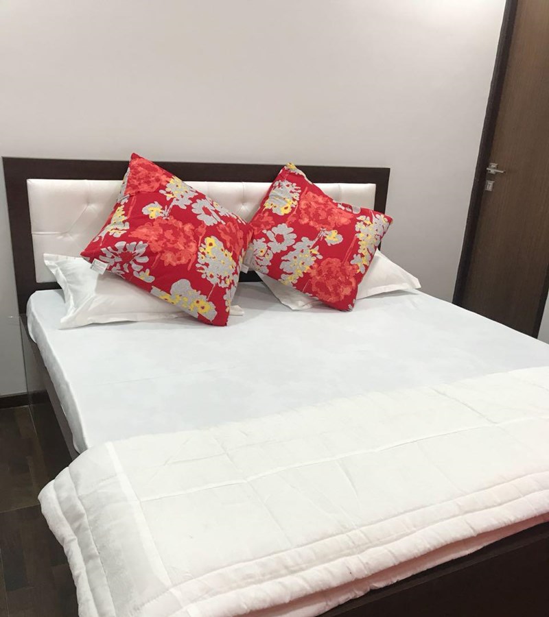 Bedroom 21 - Omkar Meridia, Bandra Kurla Complex