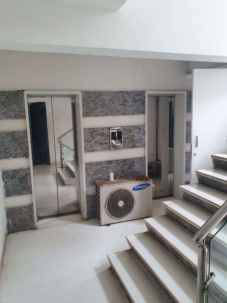 Lobby - Bhagtani Pearl, Santacruz West