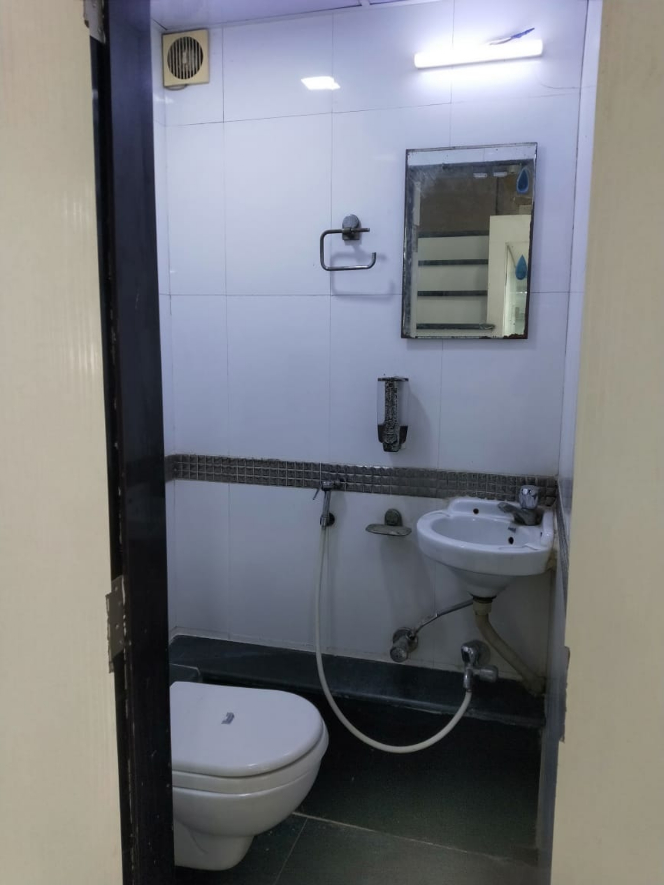 Cpz Officephoto Page 0012 - Crystal Plaza, Andheri West