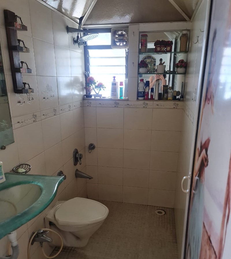 Bathroom 2 - Water Queen, Bandra West