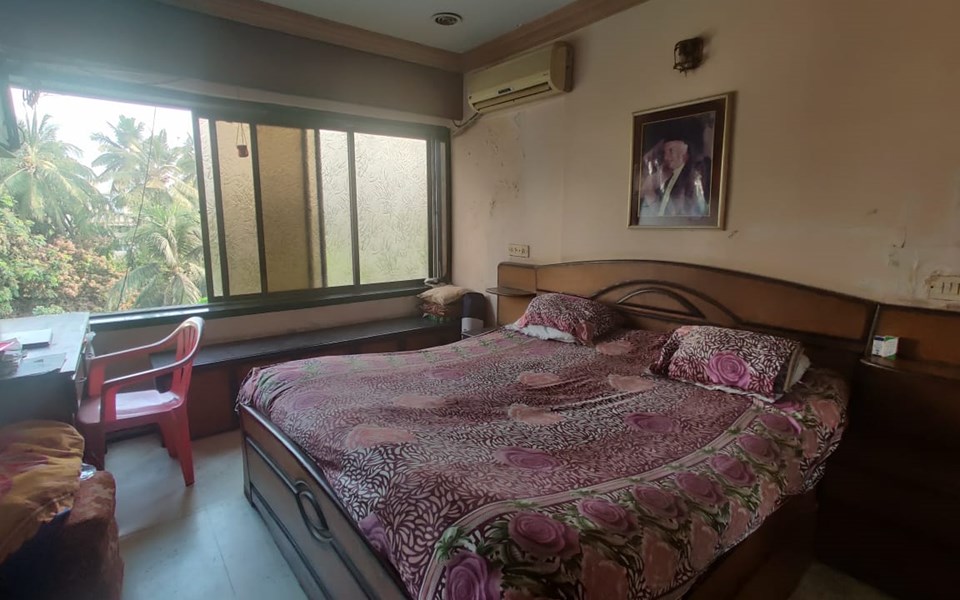 02 - Peter Apartment, Bandra West