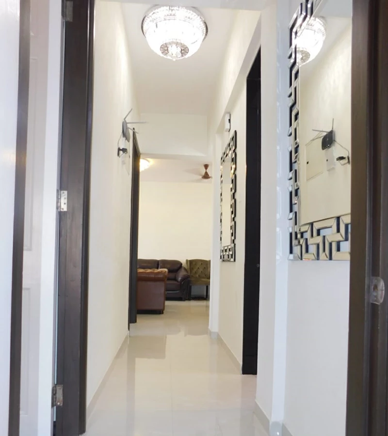 18 - Lily White, Andheri East