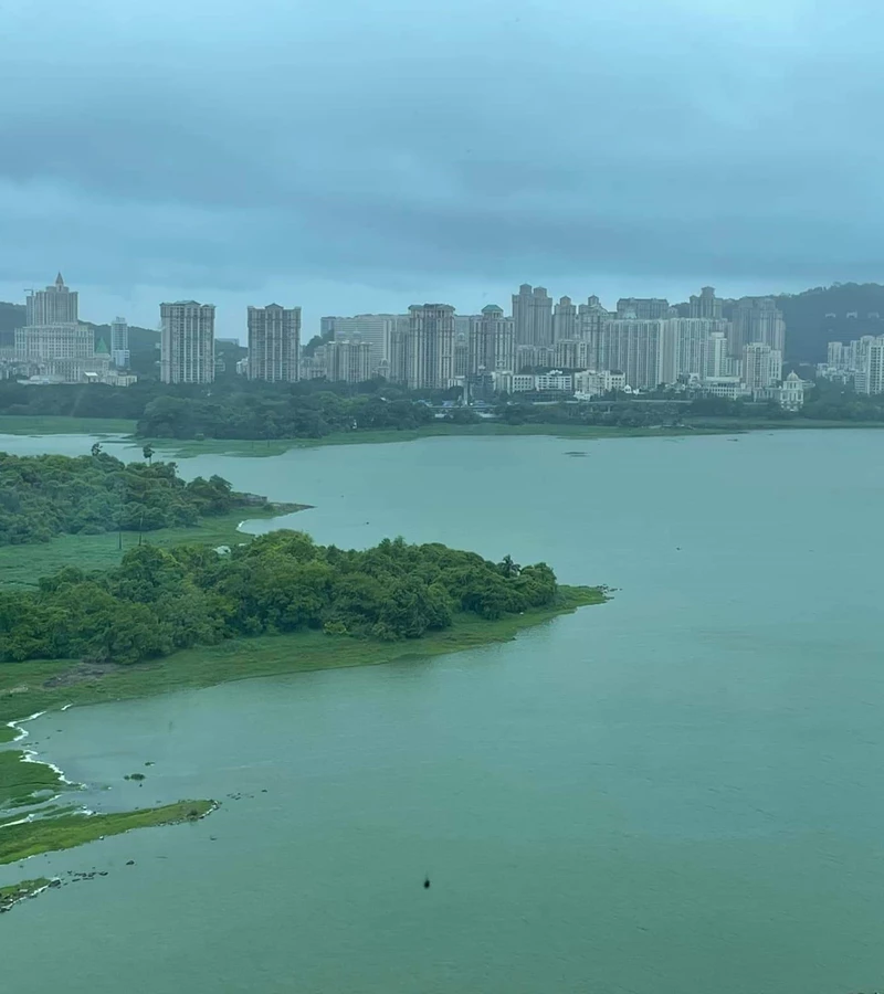 4 - Hiranandani Regent Hill, Powai