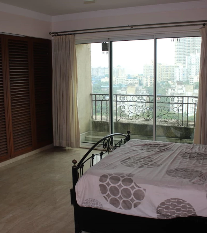 1 - Evita, Powai