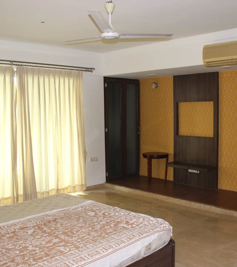 21 - Evita, Powai