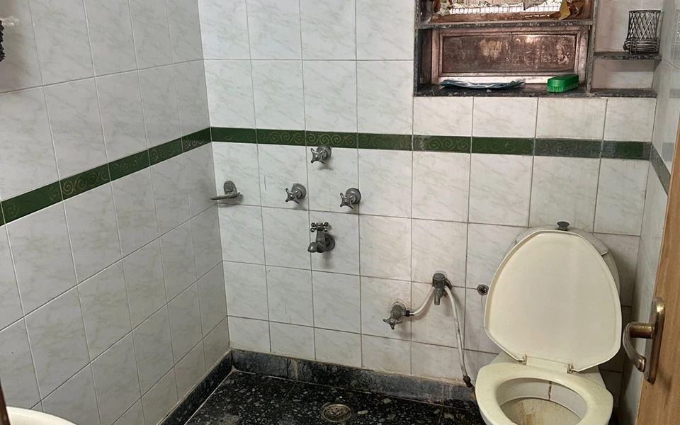 2 - Queens Park, Juhu