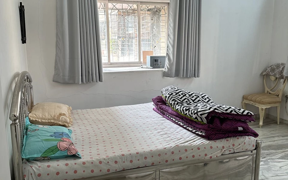 21 - Queens Park, Juhu