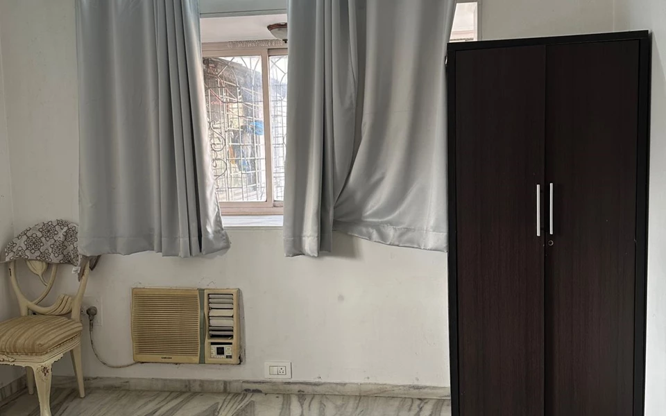 8 - Queens Park, Juhu