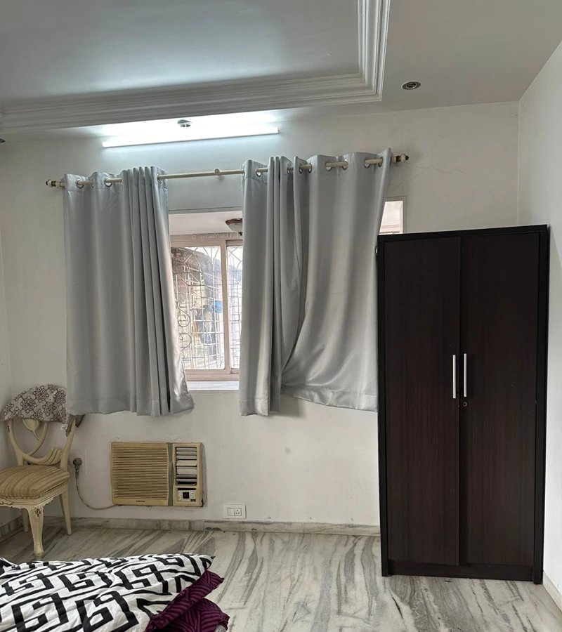 8 - Queens Park, Juhu