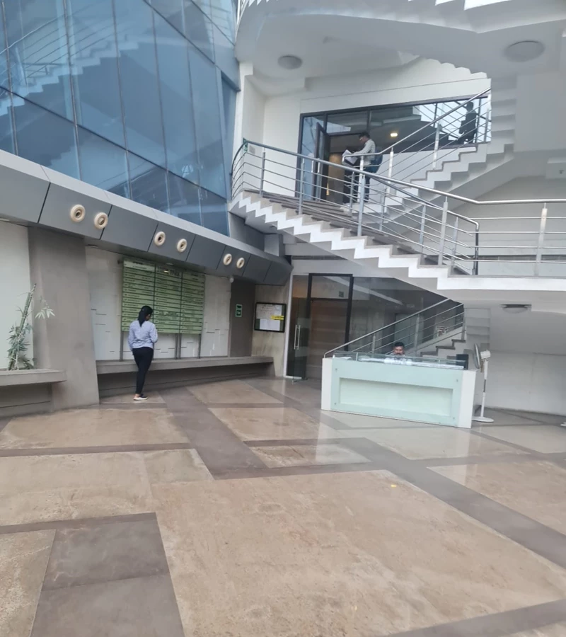 10 - Hyde Park, Andheri East