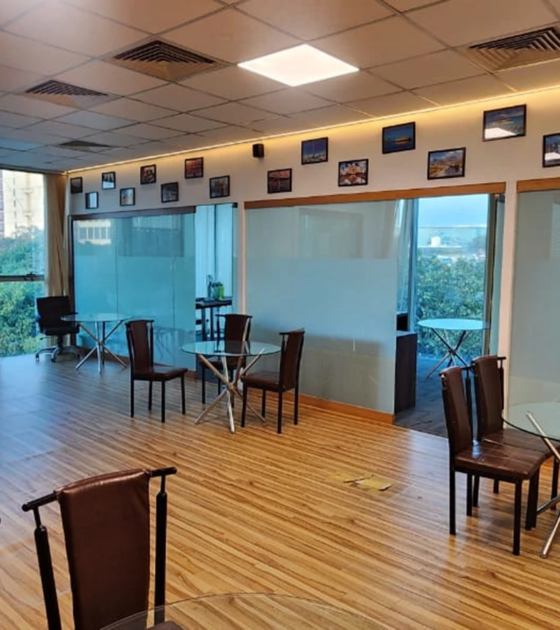 4 - Hyde Park, Andheri East