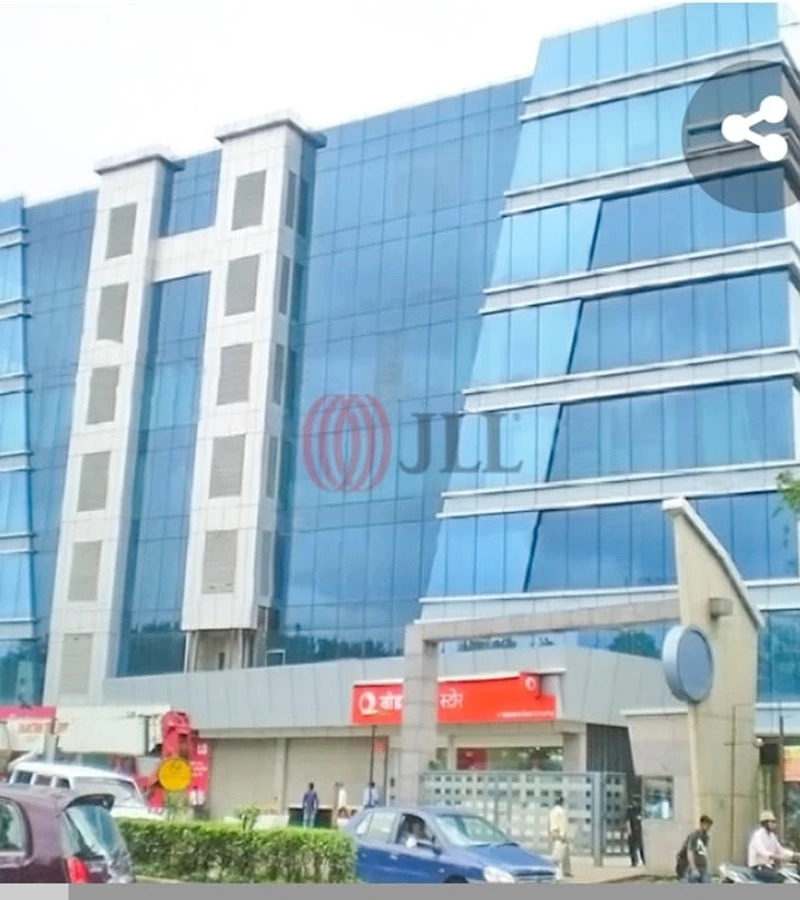 7 - Hyde Park, Andheri East