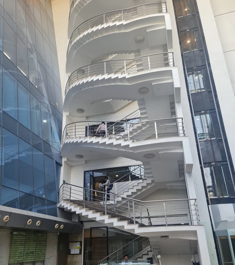 9 - Hyde Park, Andheri East