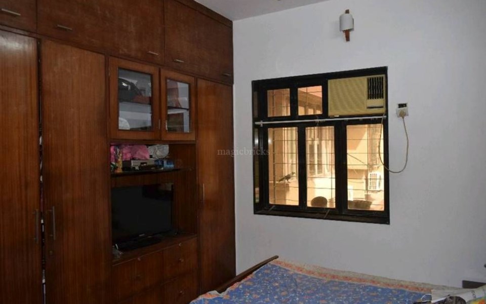 5 - Usha Sadan, Colaba